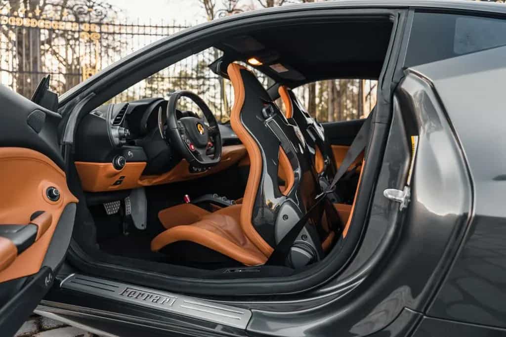 Ferrari 488 GTB Coupé DCT - great spec, 21 600 km 05/2018-photo-10