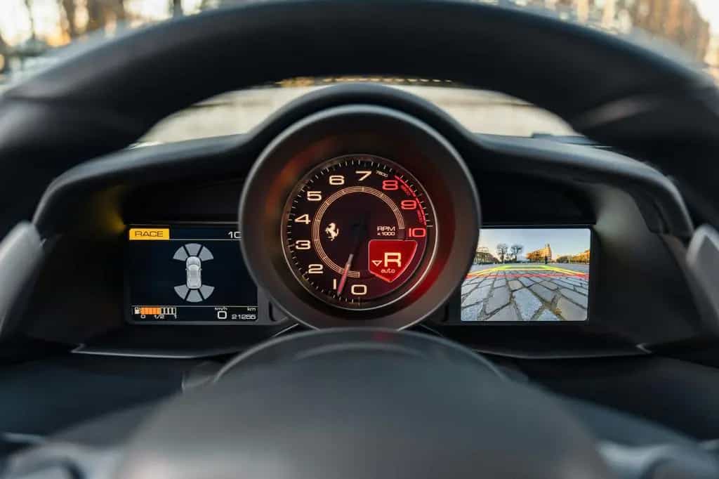 Ferrari 488 GTB Coupé DCT - great spec, 21 600 km 05/2018-photo-14