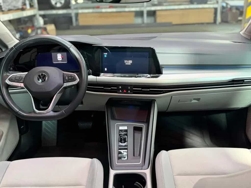 Volkswagen Golf VIII Lim.*DSG*Pano*IQ*StaHeiz*LED*AHK*S-Hef 03/2020-photo-46