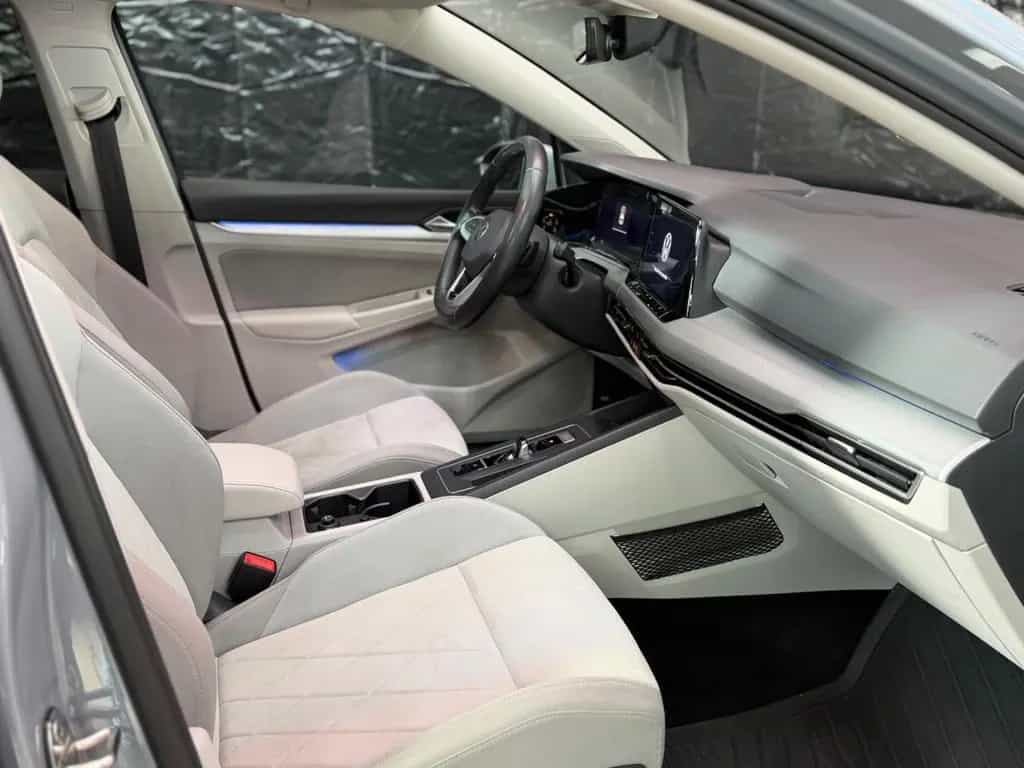 Volkswagen Golf VIII Lim.*DSG*Pano*IQ*StaHeiz*LED*AHK*S-Hef 03/2020-photo-48