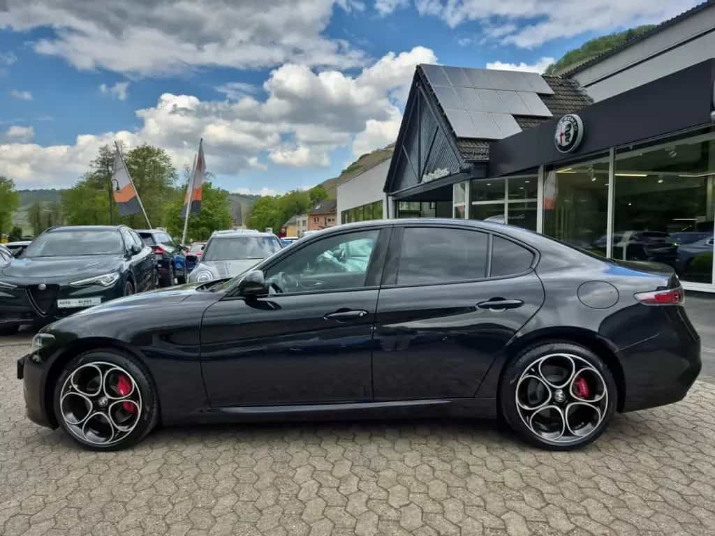 Alfa Romeo Giulia Competizione Q4 LED Leder Navi Rückfahrka 04/2023-photo-1