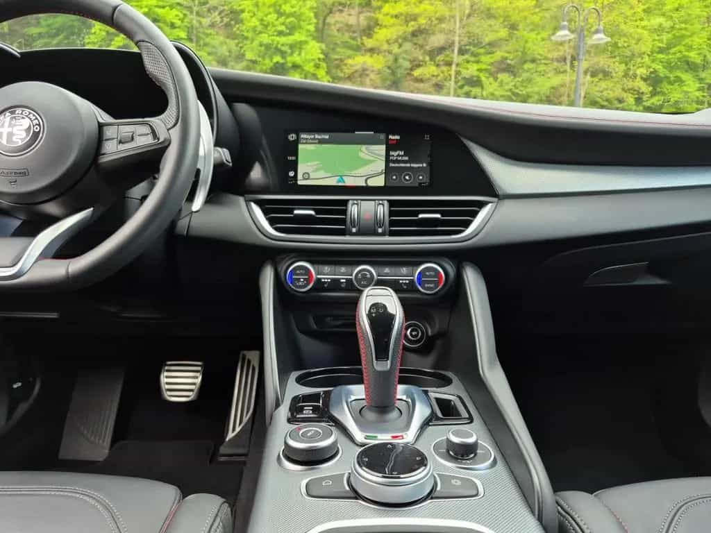 Alfa Romeo Giulia Competizione Q4 LED Leder Navi Rückfahrka 04/2023-photo-10