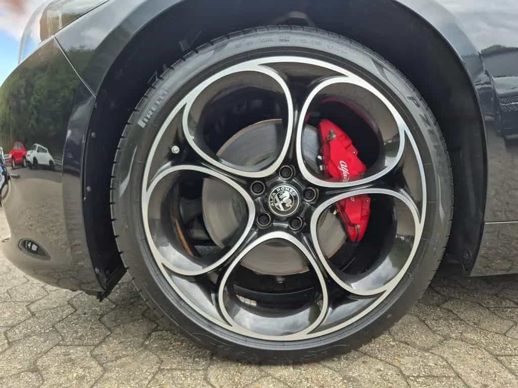 Alfa Romeo Giulia Competizione Q4 LED Leder Navi Rückfahrka 04/2023-photo-12