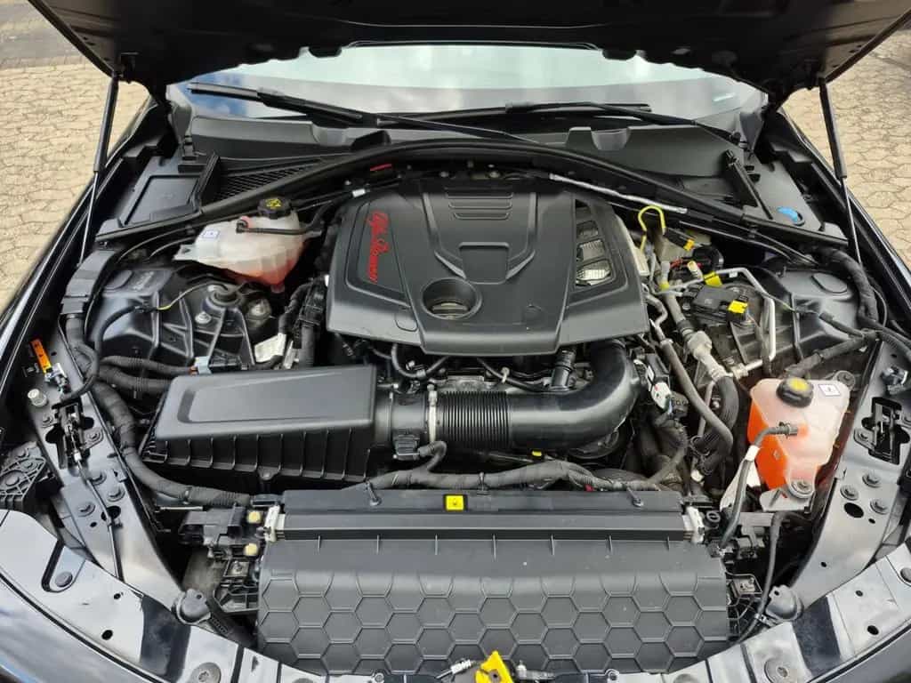 Alfa Romeo Giulia Competizione Q4 LED Leder Navi Rückfahrka 04/2023-photo-15