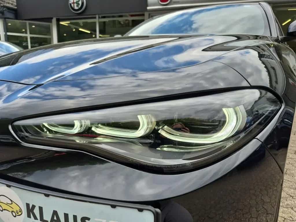 Alfa Romeo Giulia Competizione Q4 LED Leder Navi Rückfahrka 04/2023-photo-17
