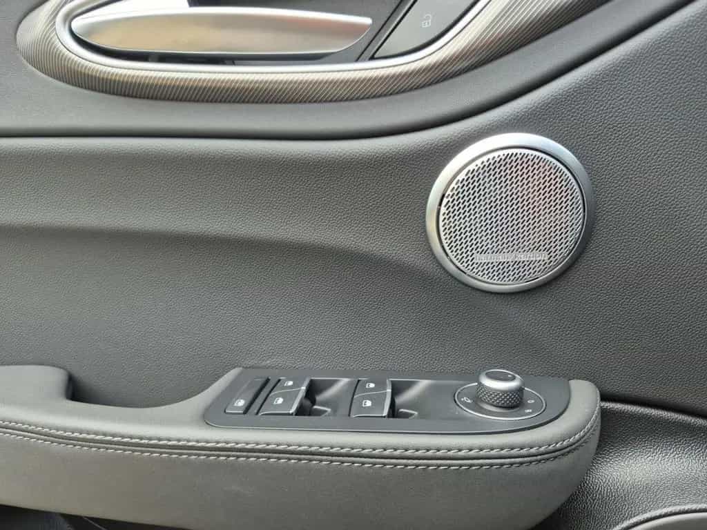 Alfa Romeo Giulia Competizione Q4 LED Leder Navi Rückfahrka 04/2023-photo-18