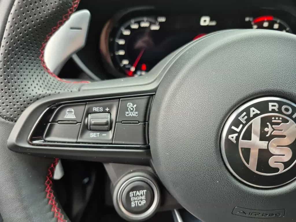 Alfa Romeo Giulia Competizione Q4 LED Leder Navi Rückfahrka 04/2023-photo-21