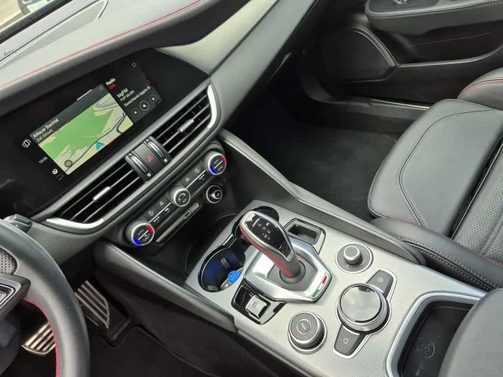 Alfa Romeo Giulia Competizione Q4 LED Leder Navi Rückfahrka 04/2023-photo-23
