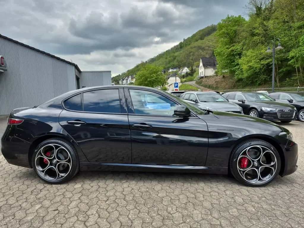 Alfa Romeo Giulia Competizione Q4 LED Leder Navi Rückfahrka 04/2023-photo-3
