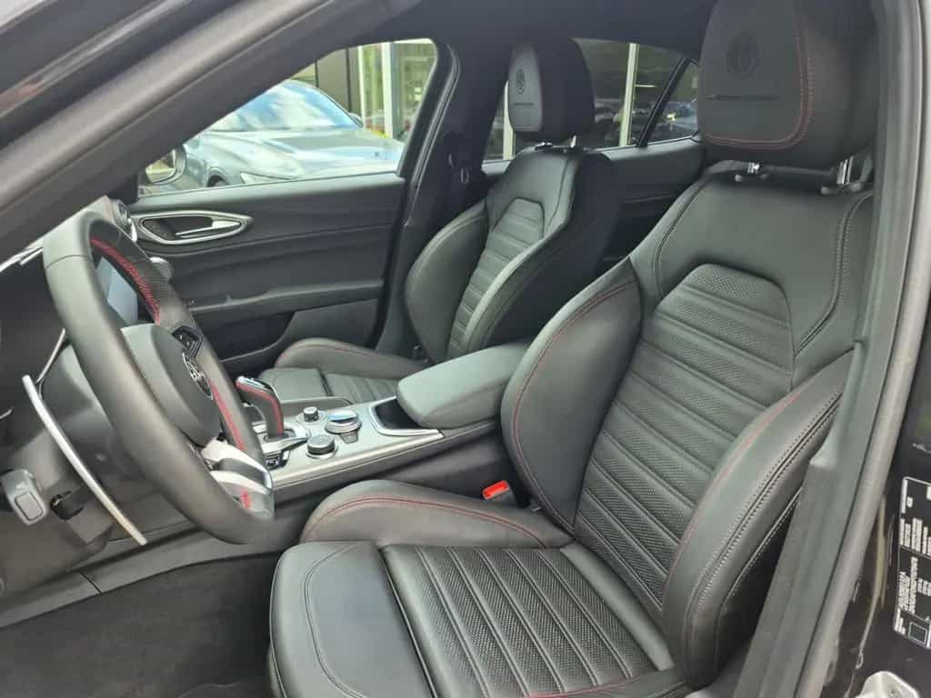 Alfa Romeo Giulia Competizione Q4 LED Leder Navi Rückfahrka 04/2023-photo-6