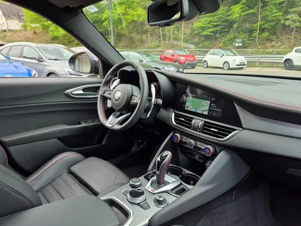 Alfa Romeo Giulia Competizione Q4 LED Leder Navi Rückfahrka 04/2023-photo-7