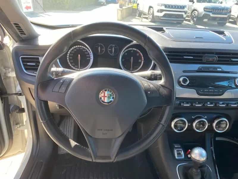 Alfa Romeo Giulietta 2.0 jtdm(2) Distinctive 140 09/2011-photo-9
