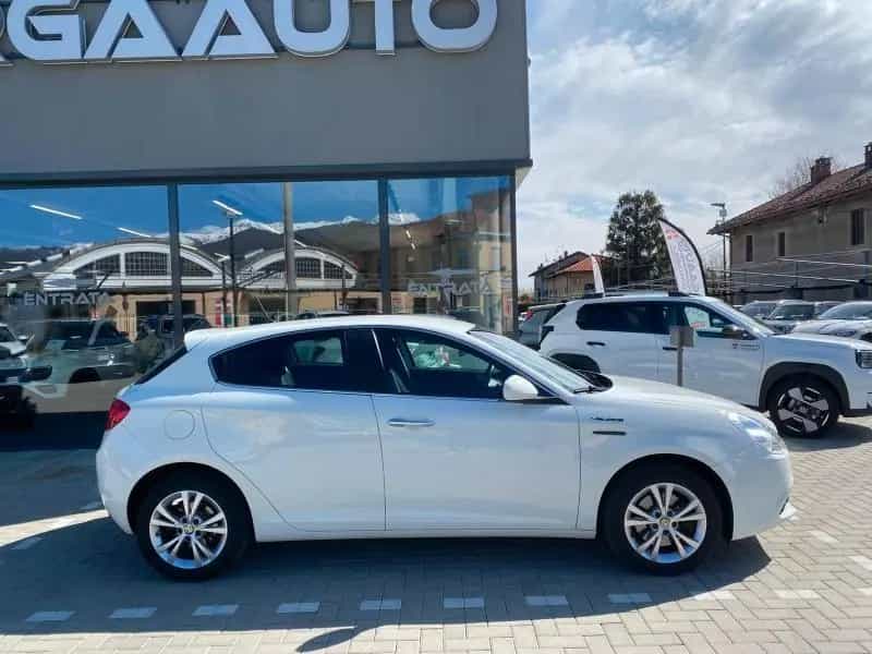 Alfa Romeo Giulietta 2.0 jtdm(2) Distinctive 140 09/2011-photo-2