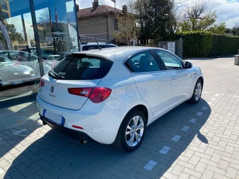 Alfa Romeo Giulietta 2.0 jtdm(2) Distinctive 140 09/2011-photo-3