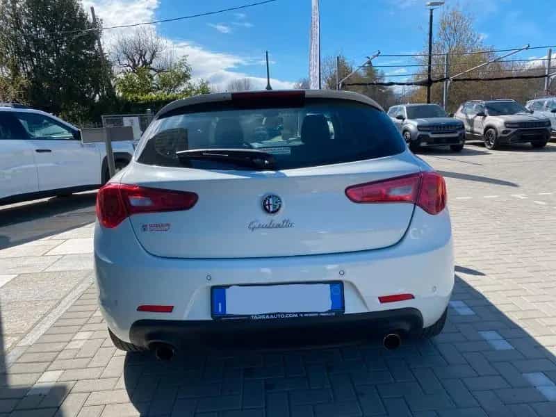 Alfa Romeo Giulietta 2.0 jtdm(2) Distinctive 140 09/2011-photo-4