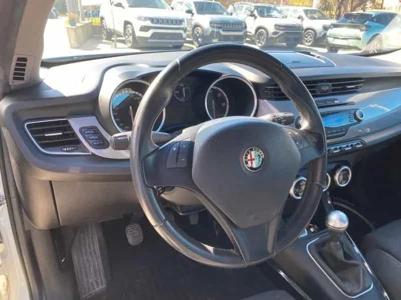Alfa Romeo Giulietta 2.0 jtdm(2) Distinctive 140 09/2011-photo-8