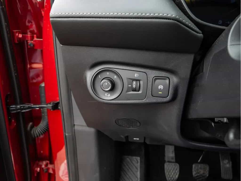MG ZS 1.5 Comfort KEYLESS PDC SHZ LED SCHEINWERFER 01/2026-photo-13