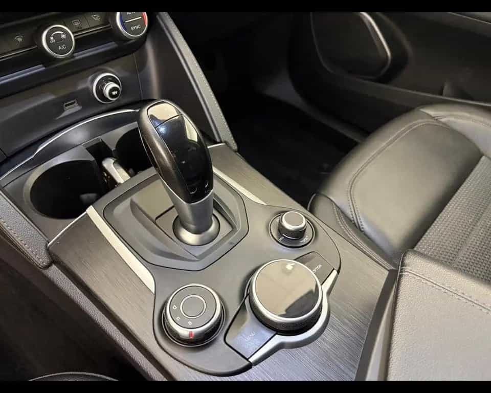 Alfa Romeo Stelvio ALFA ROMEO Stelvio 2.2 t Executive Q4 210cv auto 03/2018-photo-10