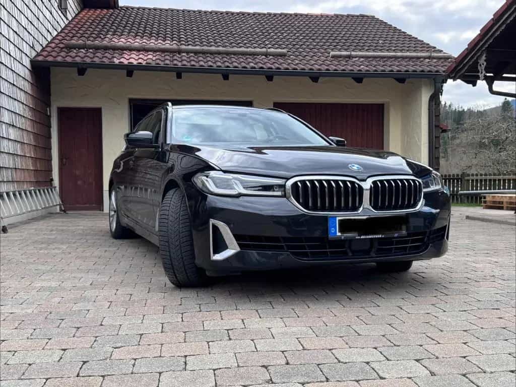 BMW 5 Series 540i xD T/Werksgarantie/Luxury Line/Laser/HUD/SH 04/2022-photo-1