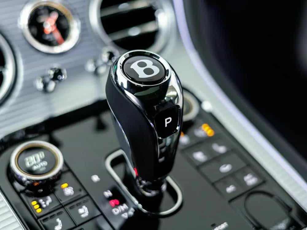 Bentley Continental GT Azure V8 Hybrid null-photo-37