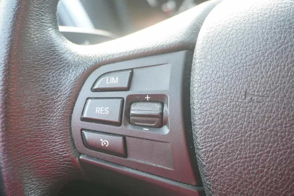 BMW 1 Series 118i Advantage Navi Virtual Cockpit Tempomat PDC 09/2018-photo-17