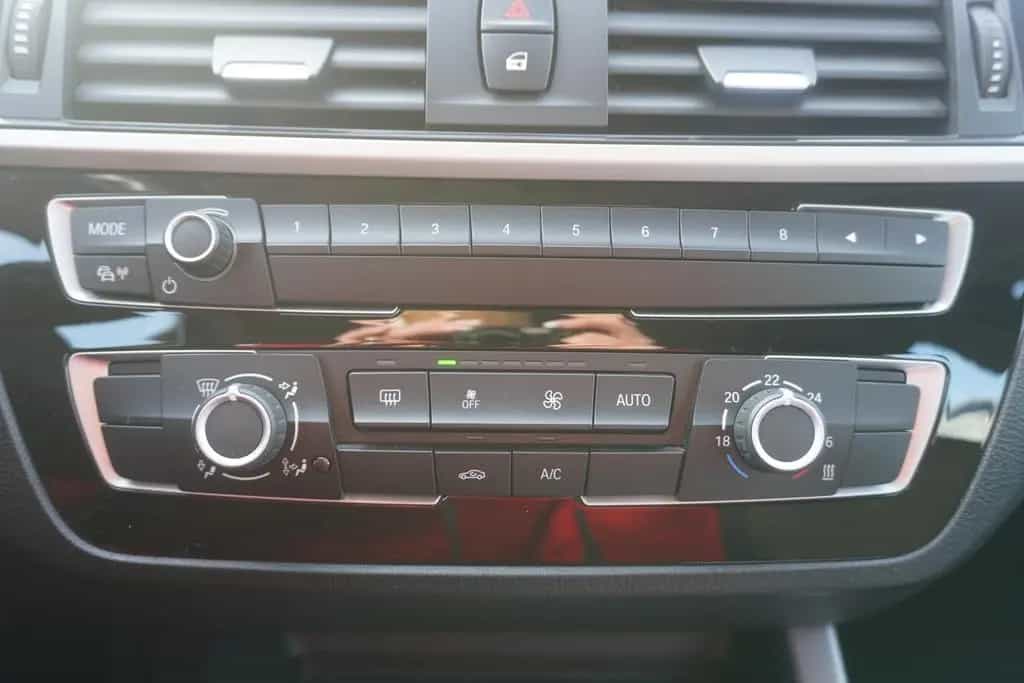BMW 1 Series 118i Advantage Navi Virtual Cockpit Tempomat PDC 09/2018-photo-26