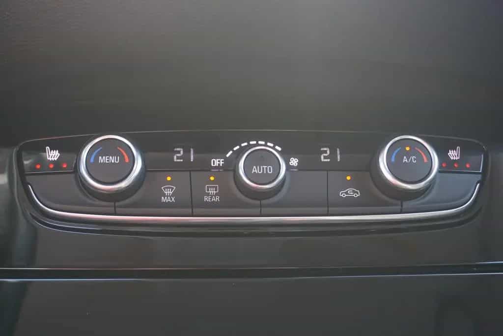 Opel Grandland 1.2 Edition LED Navi Kamera Tempomat 01/2019-photo-16
