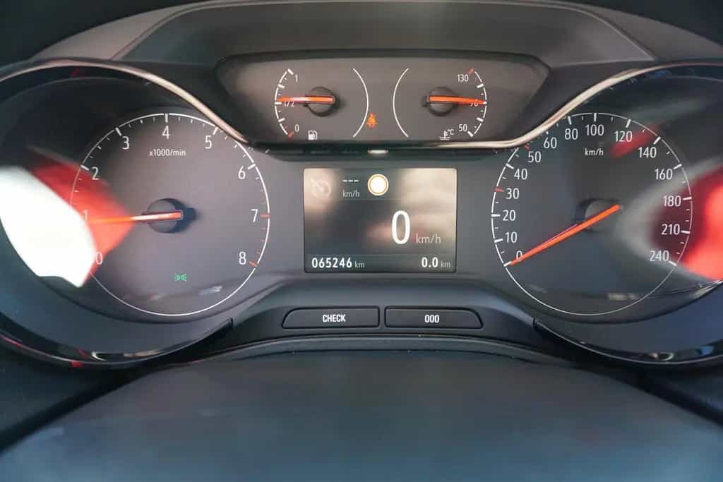 Opel Grandland 1.2 Edition LED Navi Kamera Tempomat 01/2019-photo-21