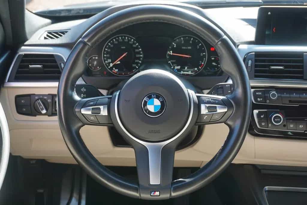 BMW 318 i Touring M Sport Shadow Aut. LED Navi Panora 01/2019-photo-16