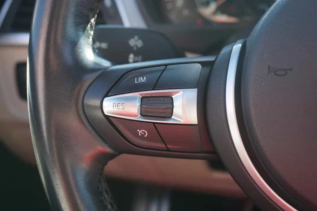 BMW 318 i Touring M Sport Shadow Aut. LED Navi Panora 01/2019-photo-18