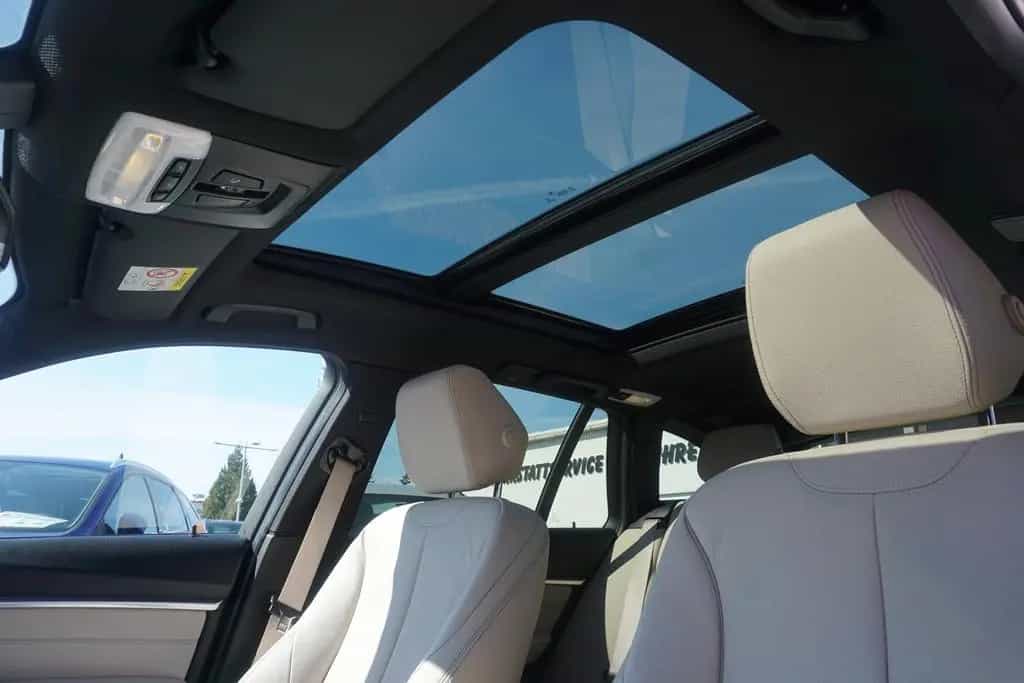 BMW 318 i Touring M Sport Shadow Aut. LED Navi Panora 01/2019-photo-29