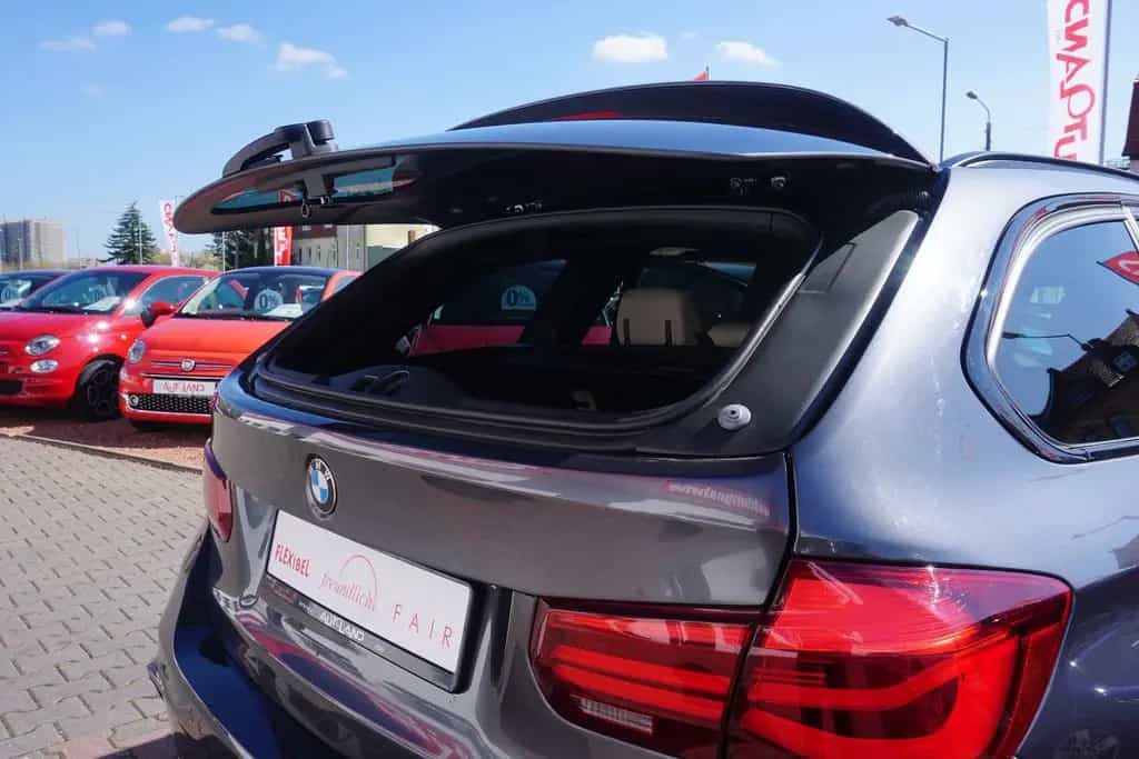 BMW 318 i Touring M Sport Shadow Aut. LED Navi Panora 01/2019-photo-32