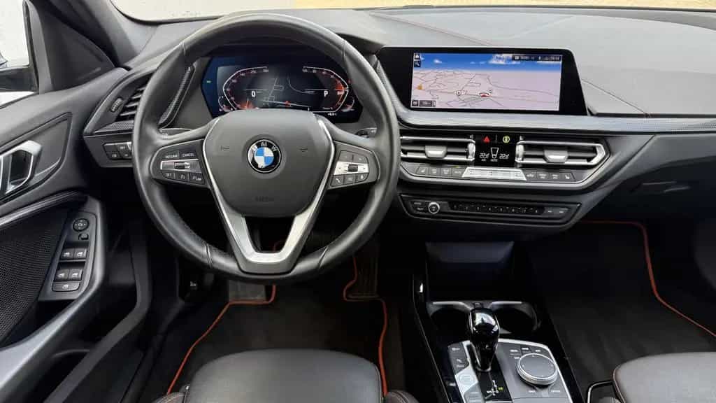 BMW 1 Series 120i Sport Line LED LC Prof AHK HUD Kamera Pano 11/2021-photo-12