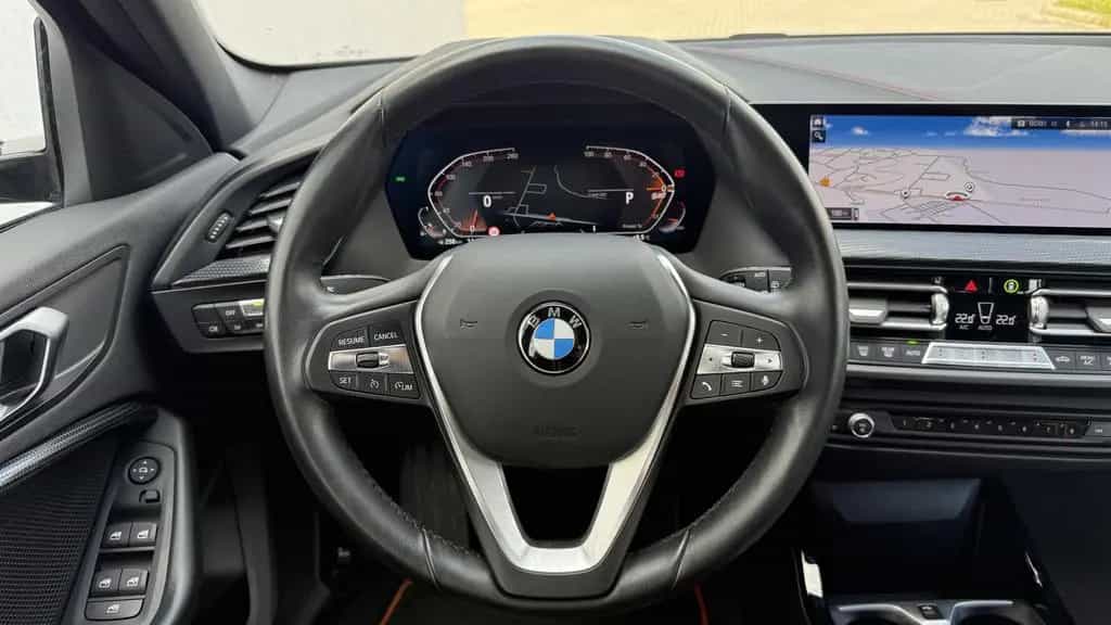 BMW 1 Series 120i Sport Line LED LC Prof AHK HUD Kamera Pano 11/2021-photo-13