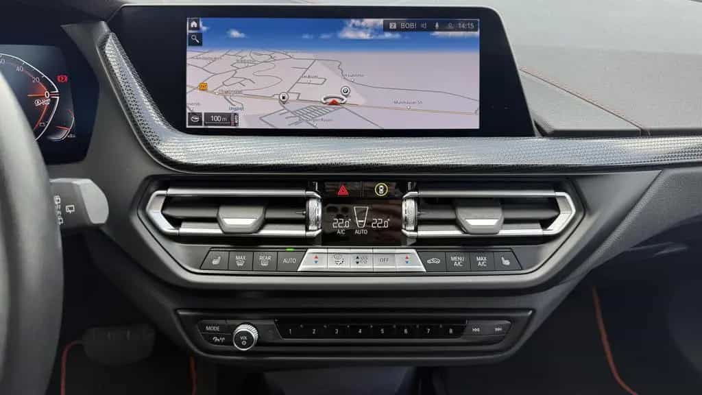 BMW 1 Series 120i Sport Line LED LC Prof AHK HUD Kamera Pano 11/2021-photo-14