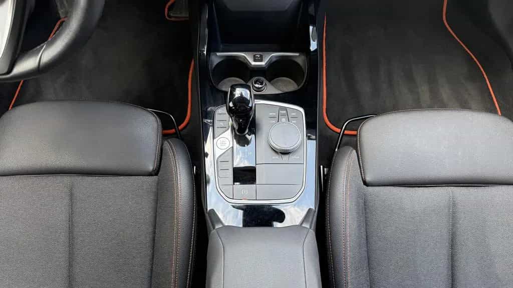 BMW 1 Series 120i Sport Line LED LC Prof AHK HUD Kamera Pano 11/2021-photo-19