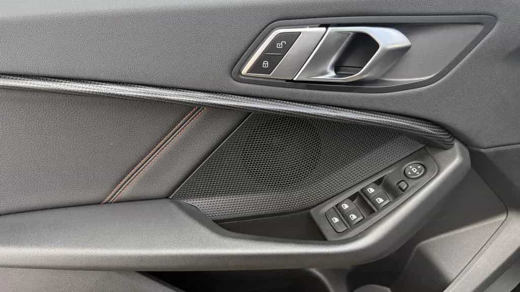 BMW 1 Series 120i Sport Line LED LC Prof AHK HUD Kamera Pano 11/2021-photo-20