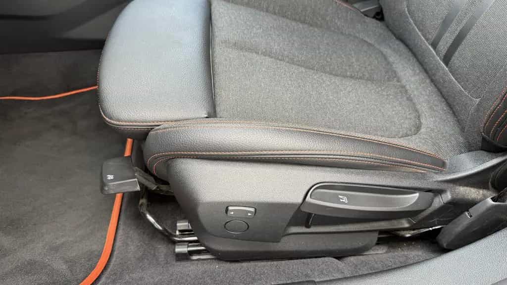 BMW 1 Series 120i Sport Line LED LC Prof AHK HUD Kamera Pano 11/2021-photo-21