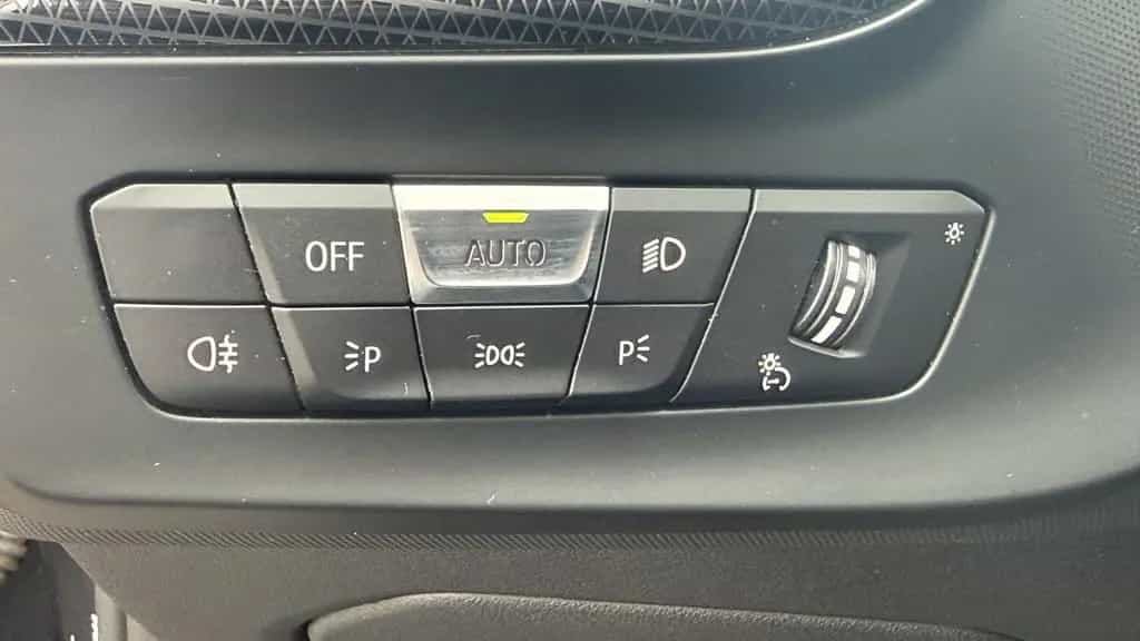 BMW 1 Series 120i Sport Line LED LC Prof AHK HUD Kamera Pano 11/2021-photo-22