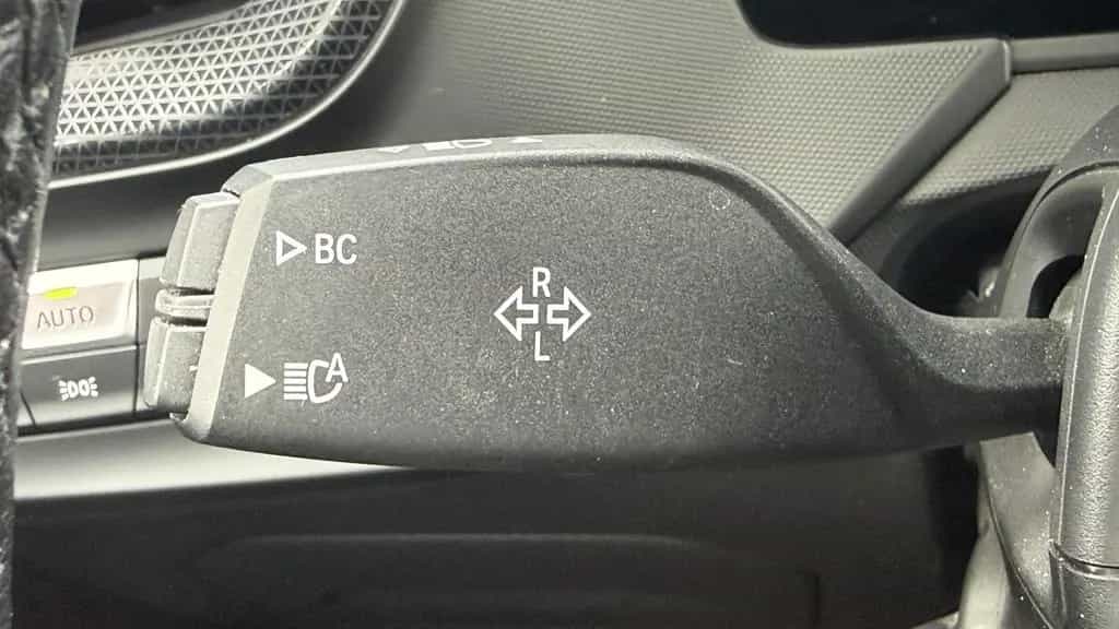 BMW 1 Series 120i Sport Line LED LC Prof AHK HUD Kamera Pano 11/2021-photo-23
