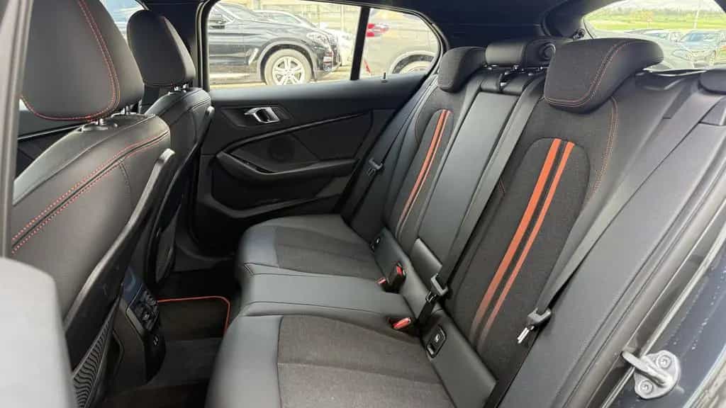 BMW 1 Series 120i Sport Line LED LC Prof AHK HUD Kamera Pano 11/2021-photo-9