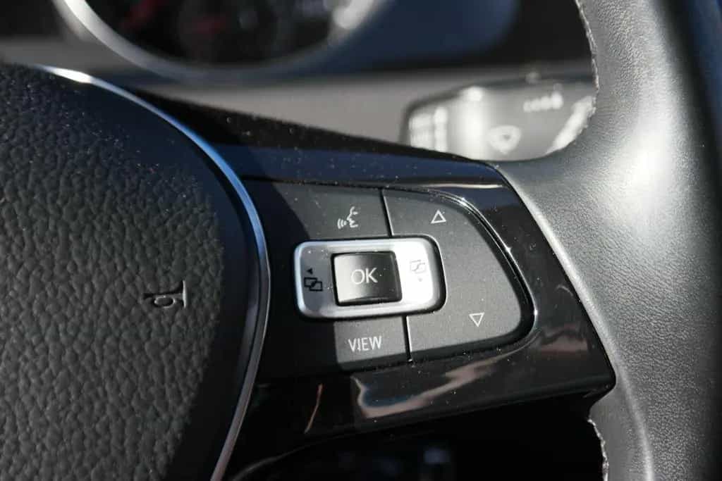 Volkswagen Golf 1.5 TSI Highline R-Line LED Navi Klimaaut. 10/2018-photo-16