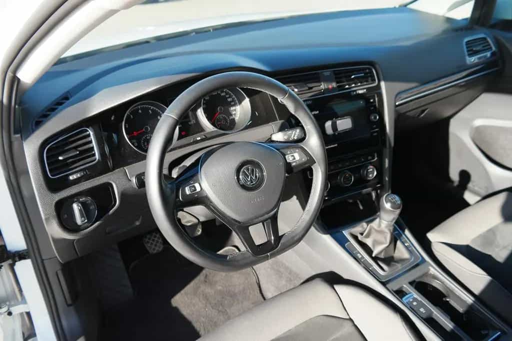 Volkswagen Golf 1.5 TSI Highline R-Line LED Navi Klimaaut. 10/2018-photo-18