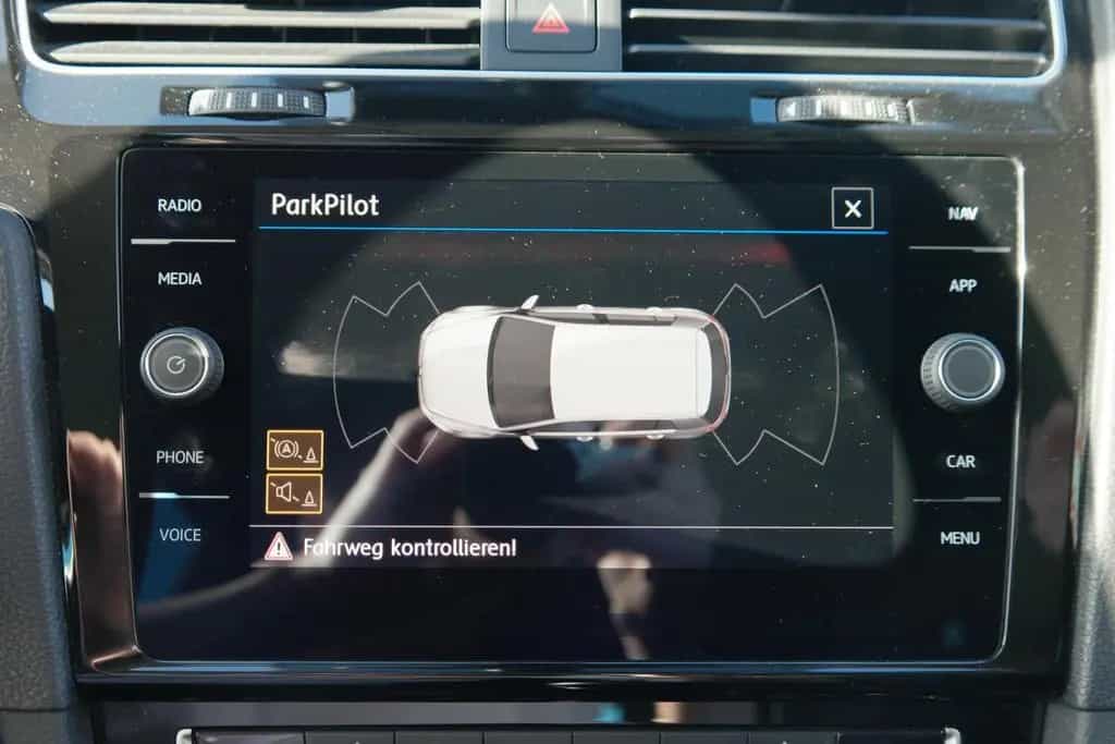 Volkswagen Golf 1.5 TSI Highline R-Line LED Navi Klimaaut. 10/2018-photo-19