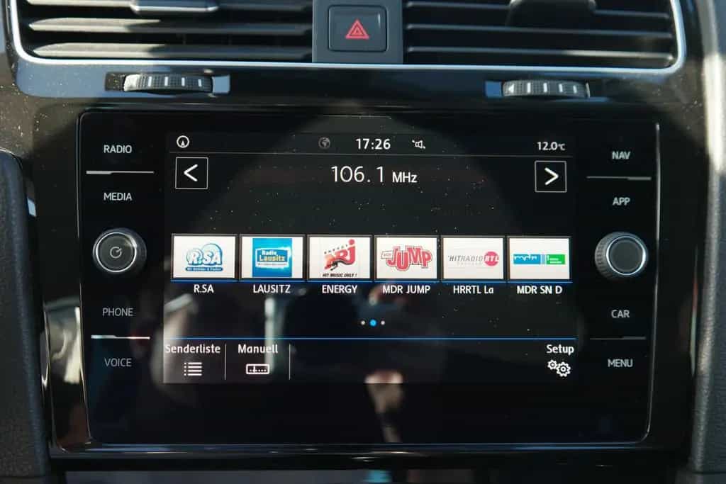 Volkswagen Golf 1.5 TSI Highline R-Line LED Navi Klimaaut. 10/2018-photo-21