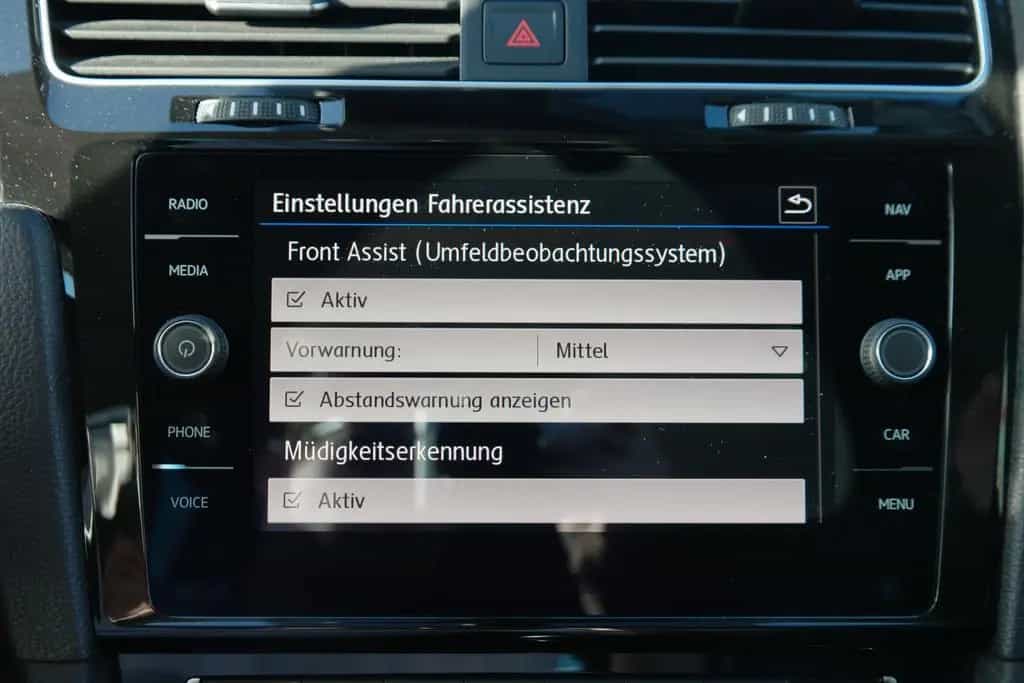 Volkswagen Golf 1.5 TSI Highline R-Line LED Navi Klimaaut. 10/2018-photo-22