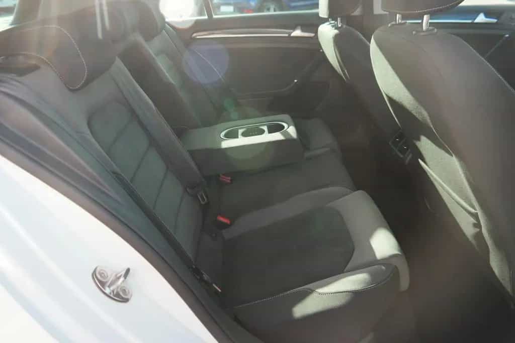 Volkswagen Golf 1.5 TSI Highline R-Line LED Navi Klimaaut. 10/2018-photo-28