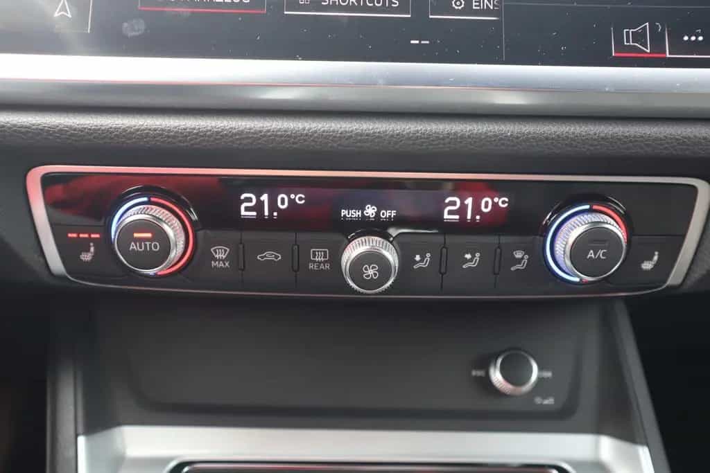 Audi Q3 35 TFSI advanced LED Navi Sitzheizung AHK PDC 02/2019-photo-27