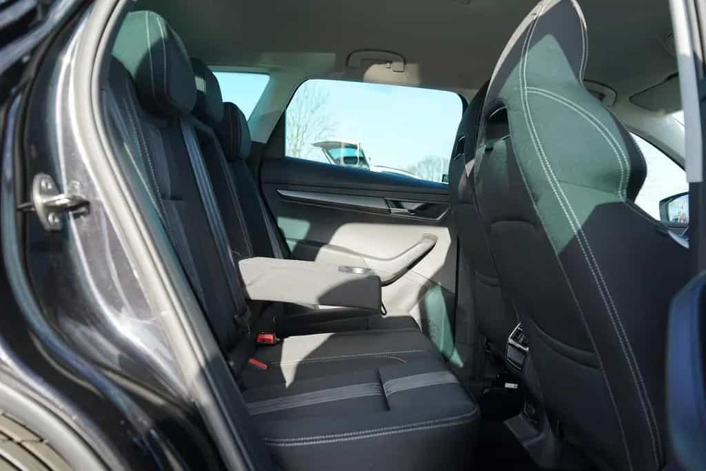 Skoda Karoq 1.5 TSI DSG Style 4x4 LED Navi AHK Kamera 08/2019-photo-11