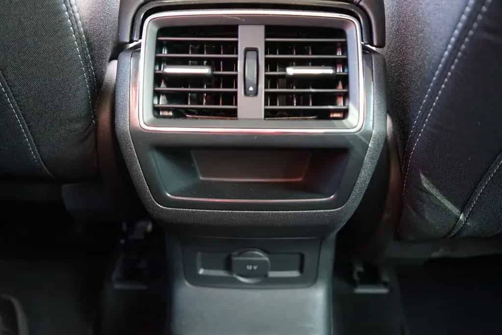 Skoda Karoq 1.5 TSI DSG Style 4x4 LED Navi AHK Kamera 08/2019-photo-13